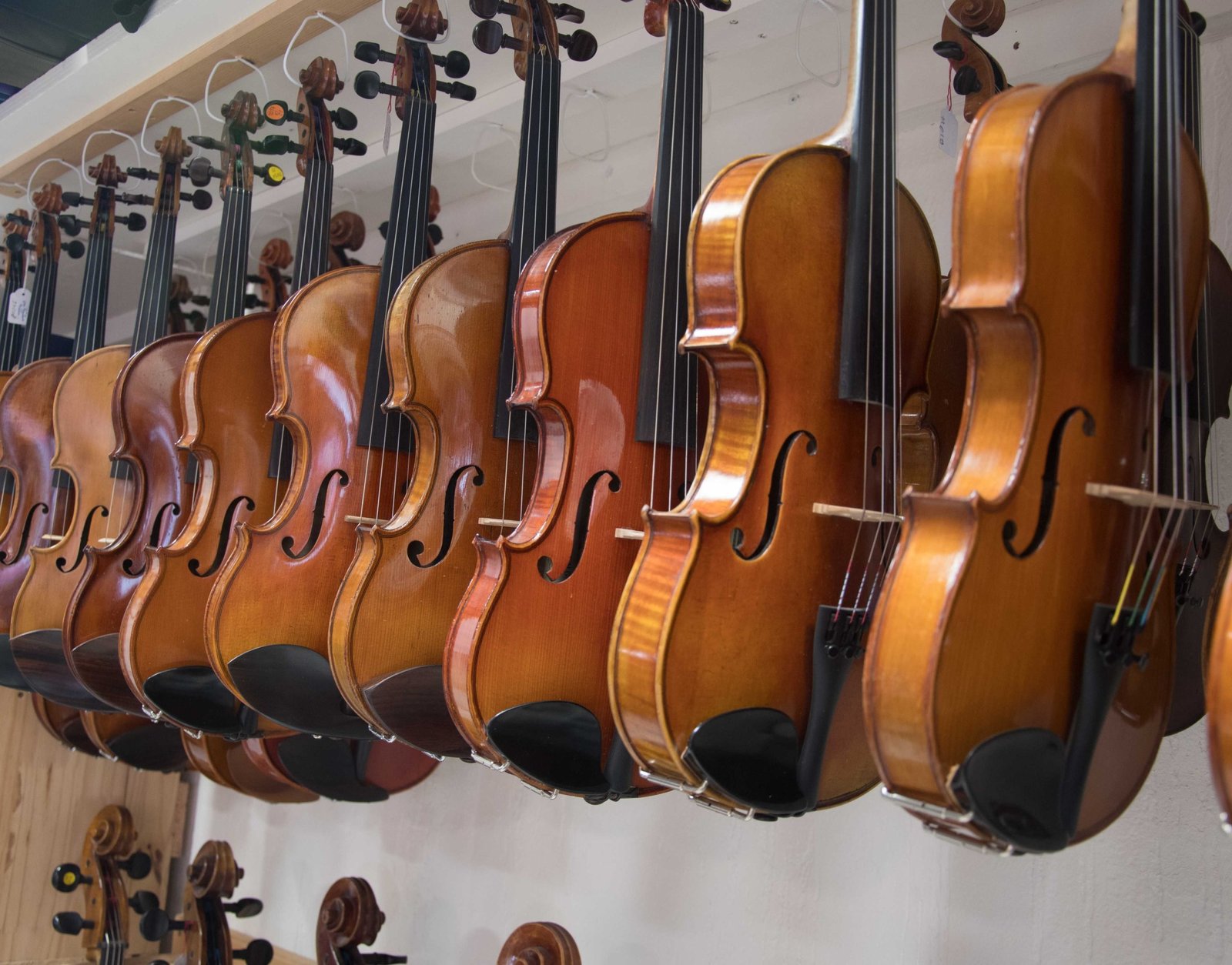 Range-violons-scaled